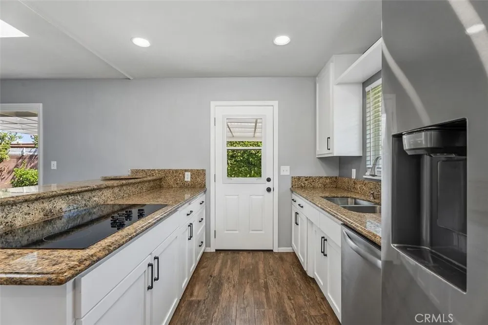 1566 Corsica Pl, Costa Mesa, CA 92626