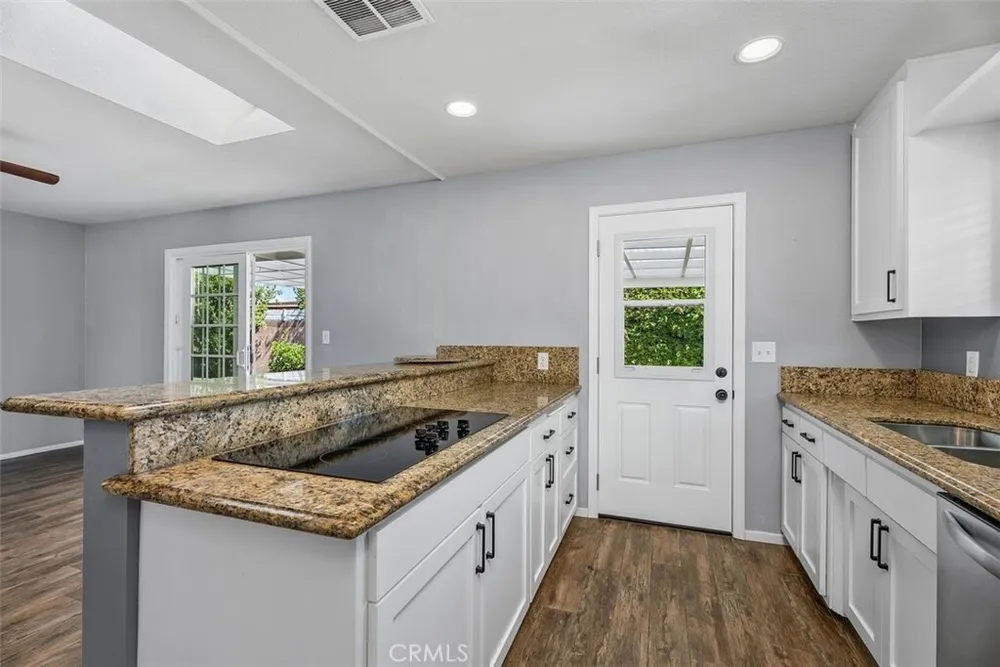 1566 Corsica Pl, Costa Mesa, CA 92626