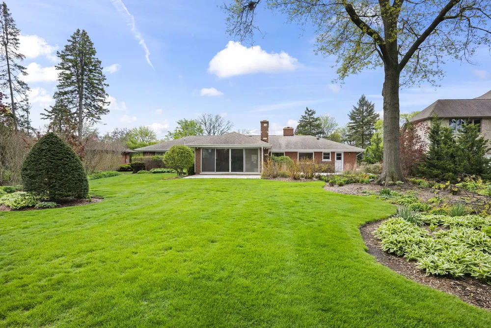 412 W Camp McDonald Rd, Prospect Heights, IL 60070