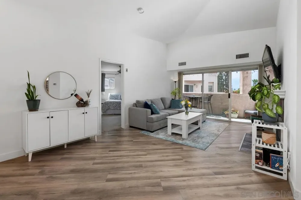 7127 Camino Degrazia, San Diego, CA 92111