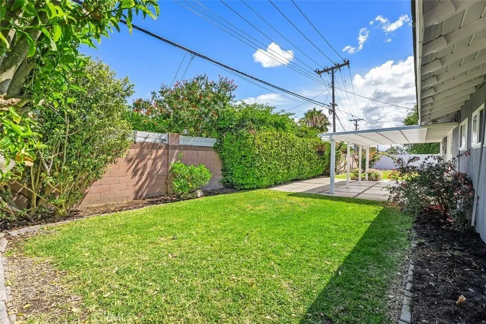 1566 Corsica Pl, Costa Mesa, CA 92626