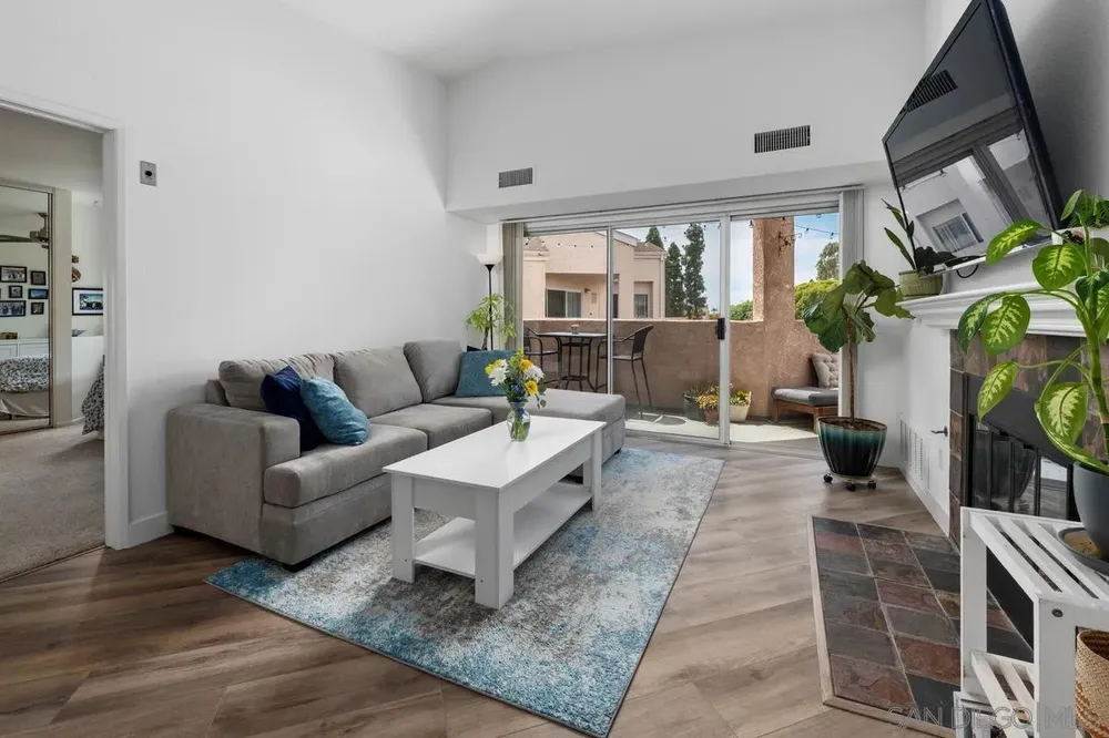 7127 Camino Degrazia, San Diego, CA 92111