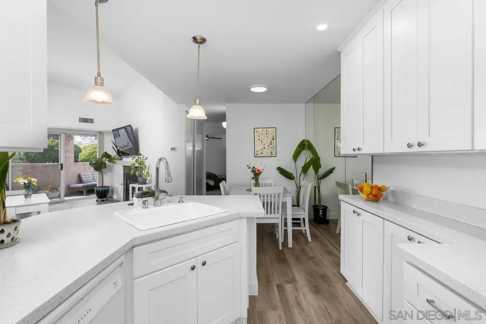 7127 Camino Degrazia, San Diego, CA 92111
