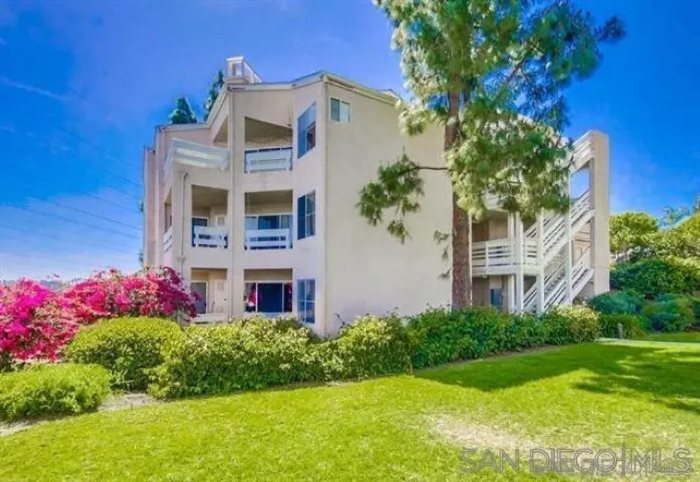 7127 Camino Degrazia, San Diego, CA 92111