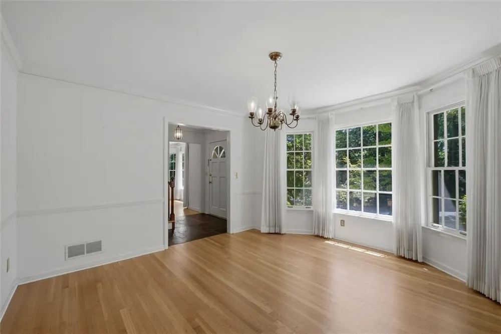 92 Brandon Ridge Dr, Sandy Springs, GA 30328