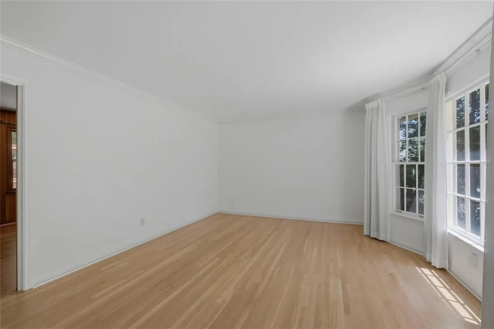 92 Brandon Ridge Dr, Sandy Springs, GA 30328