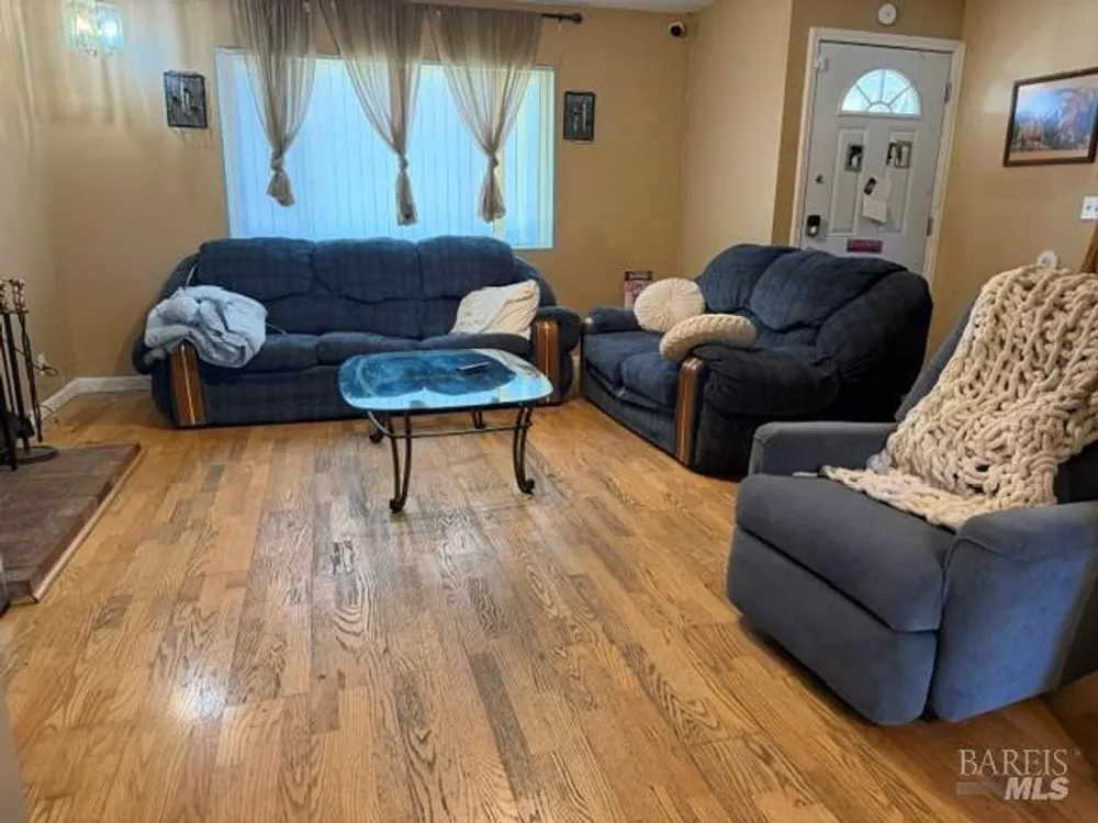 640 E Creekside Circle, Dixon, CA 95620