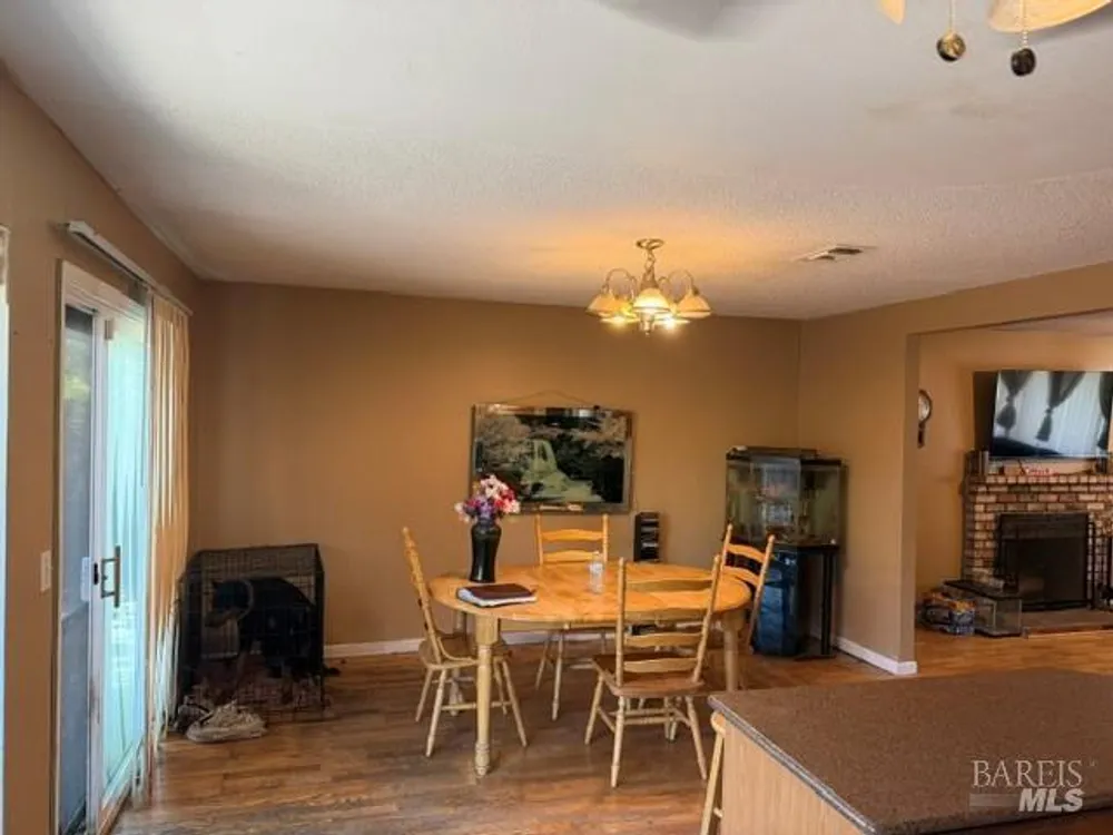 640 E Creekside Circle, Dixon, CA 95620