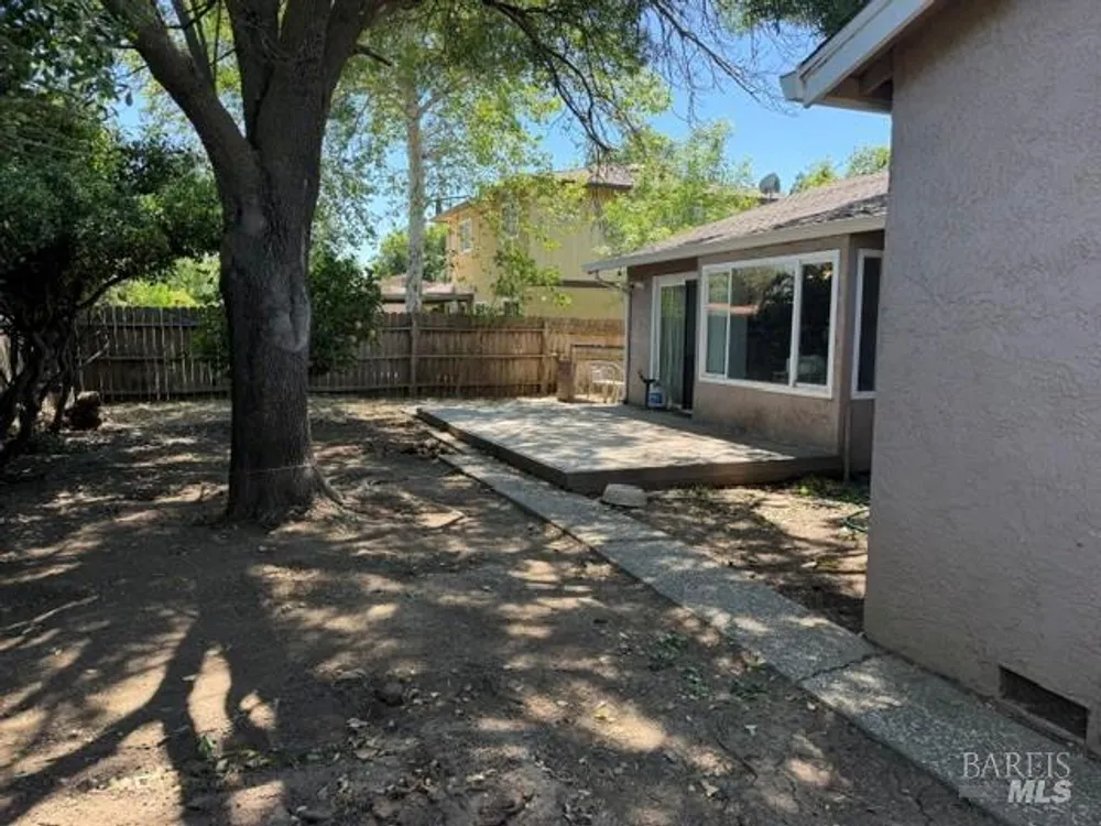 640 E Creekside Circle, Dixon, CA 95620