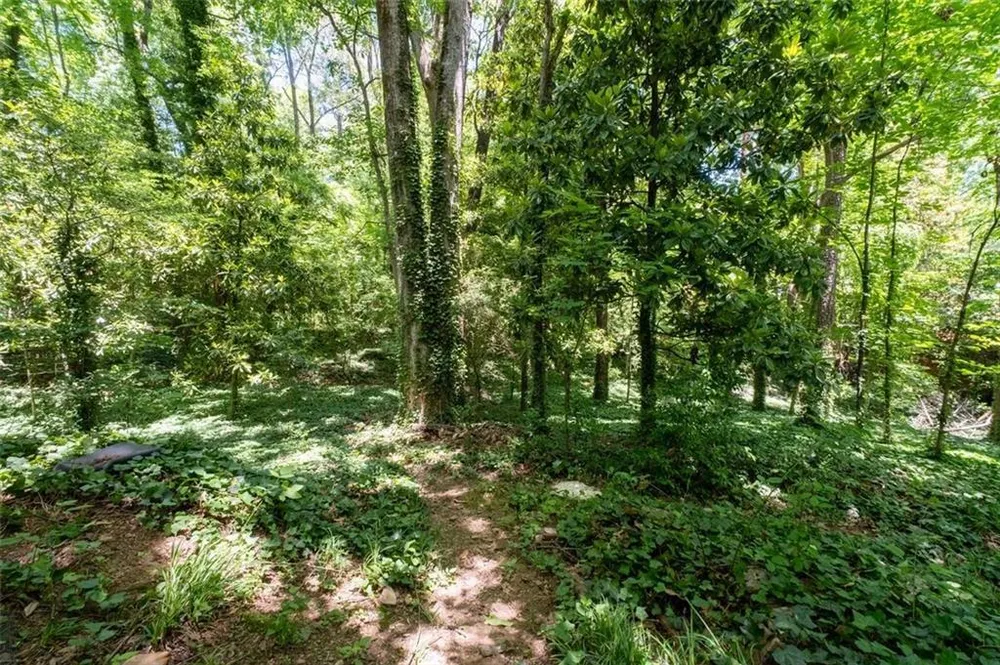 92 Brandon Ridge Dr, Sandy Springs, GA 30328