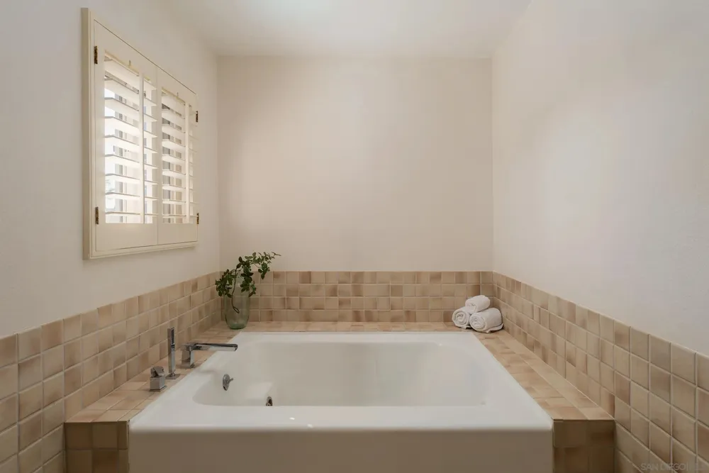 4549 Lyric Ln, San Diego, CA 92117