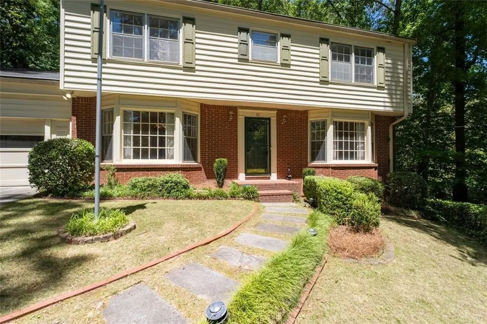 92 Brandon Ridge Dr, Sandy Springs, GA 30328