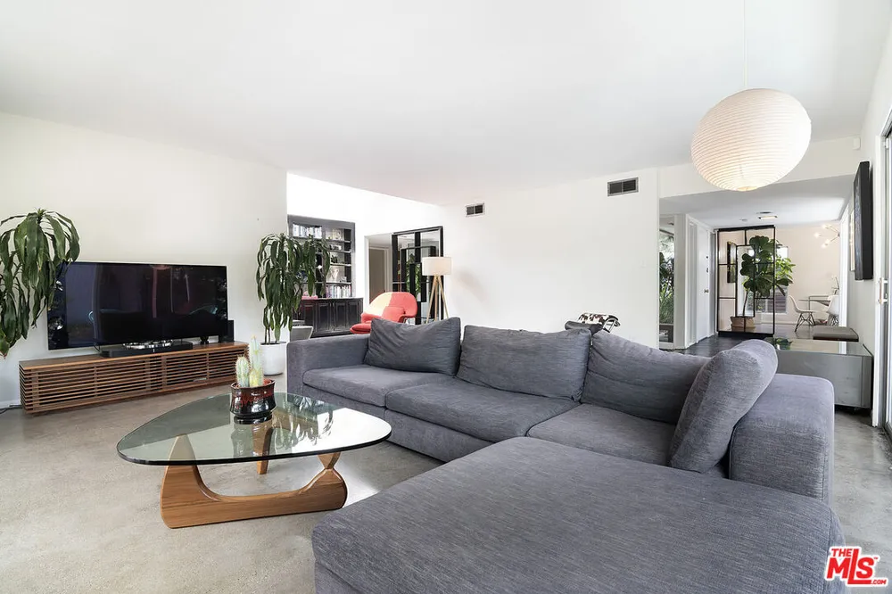 17600 Lemarsh St, Northridge, CA 91325
