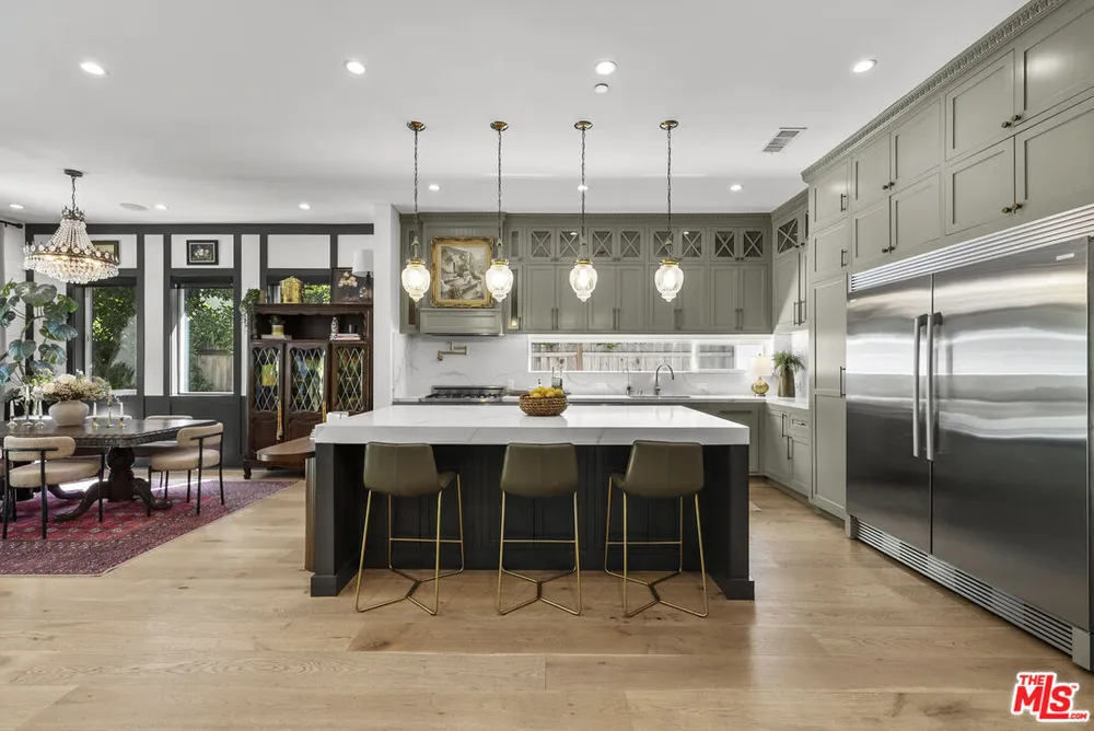 13431 Weddington St, Sherman Oaks, CA 91401