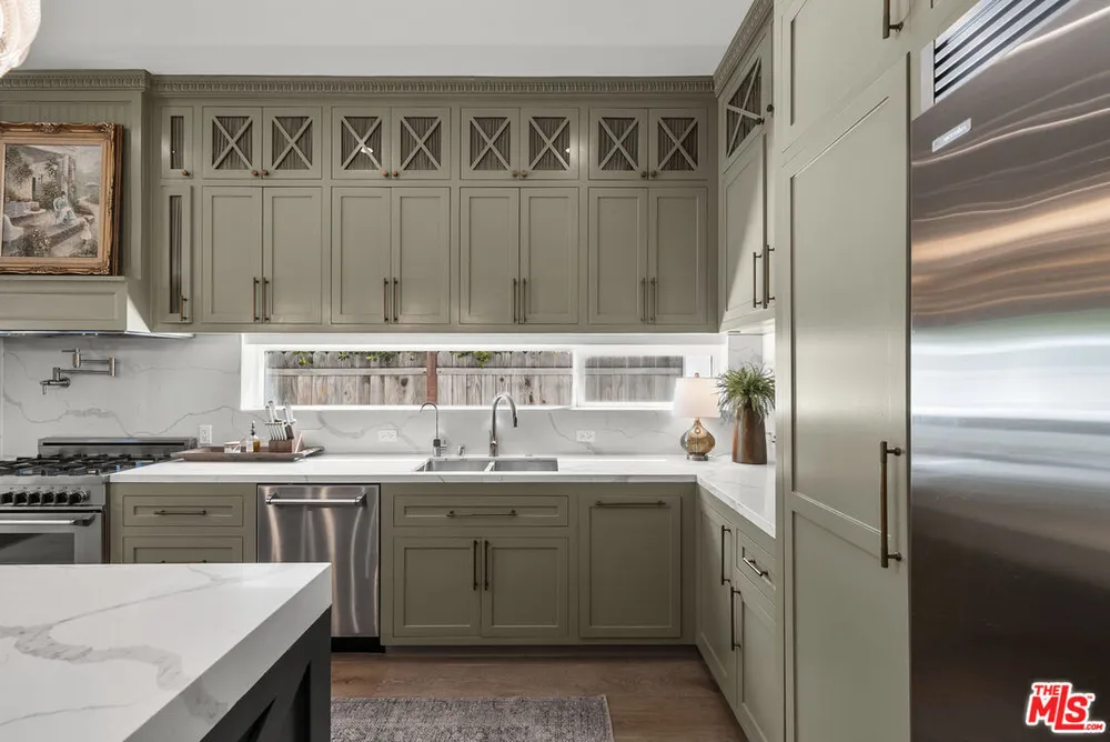 13431 Weddington St, Sherman Oaks, CA 91401