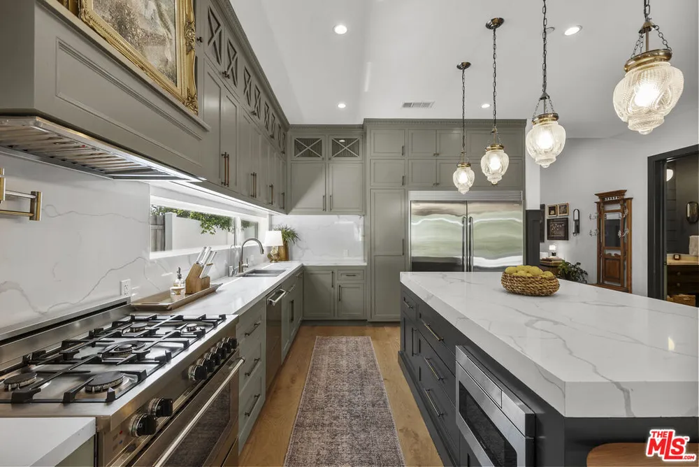 13431 Weddington St, Sherman Oaks, CA 91401