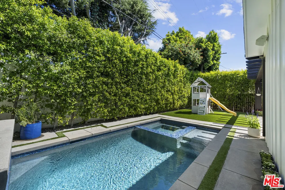 13431 Weddington St, Sherman Oaks, CA 91401