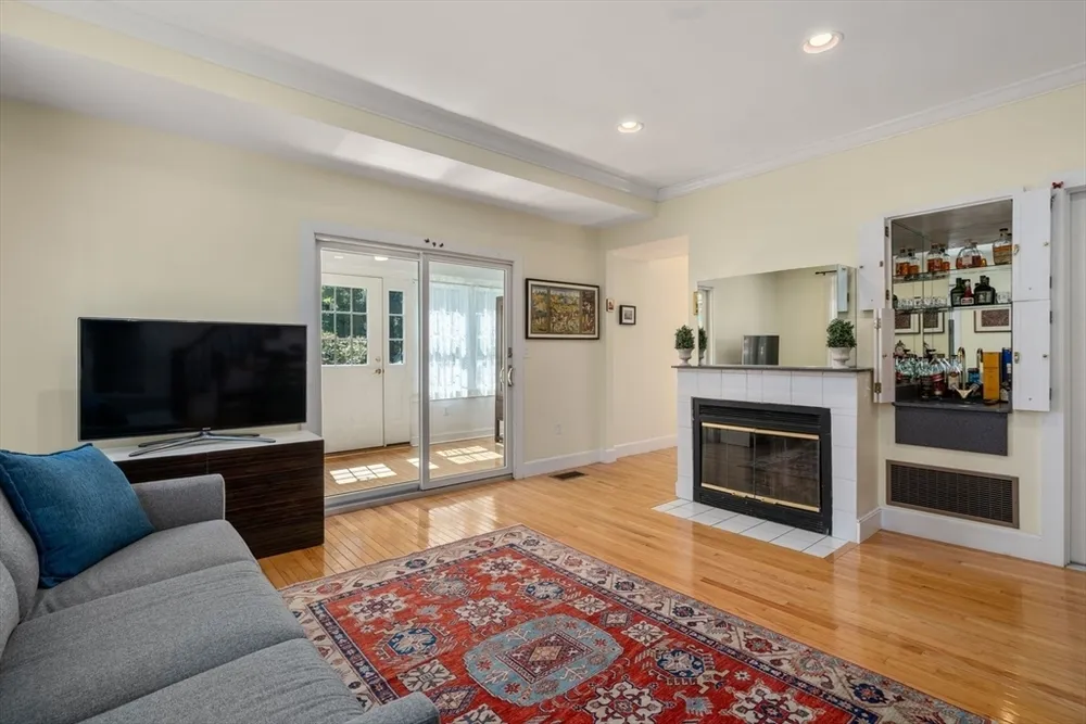 5 Spring St, Medfield, MA 02052
