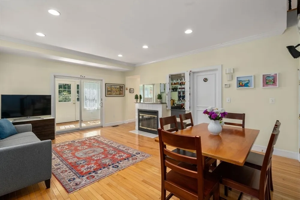 5 Spring St, Medfield, MA 02052