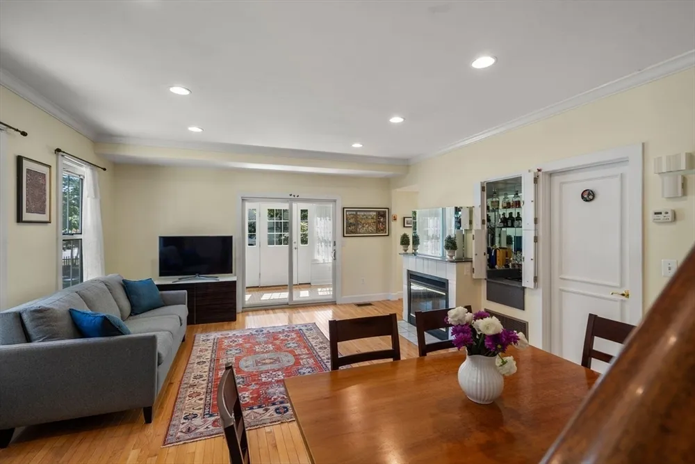 5 Spring St, Medfield, MA 02052