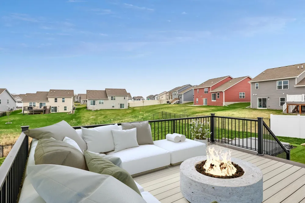 8261 Saddle Trail, Woodbury, MN 55129