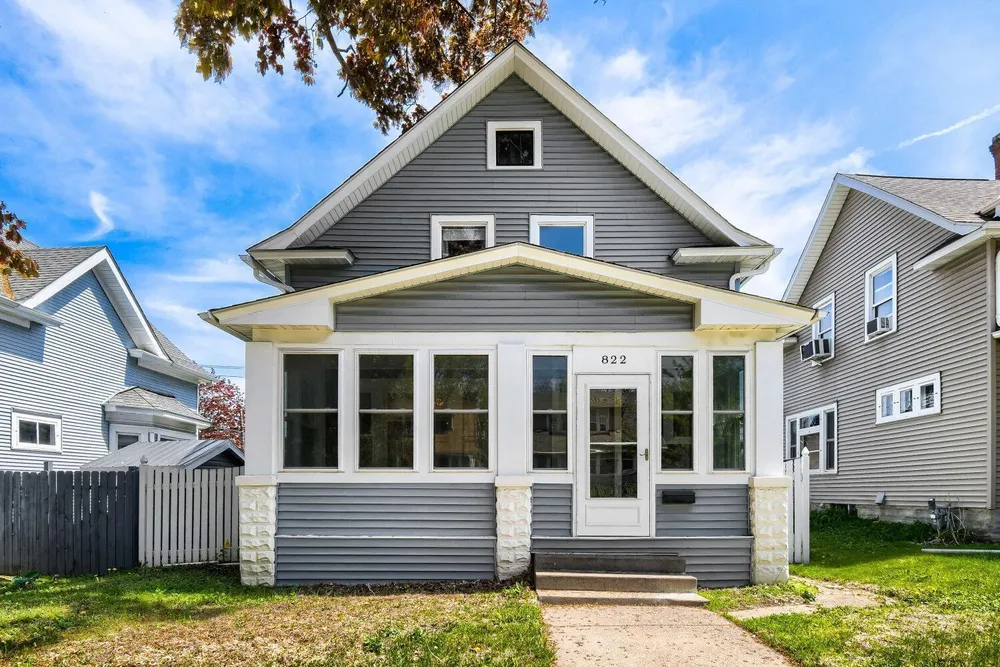 822 Smith Ave S, Saint Paul, MN 55107