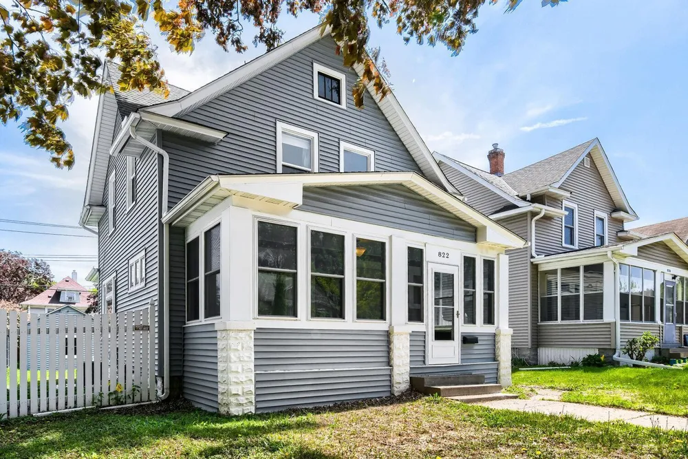 822 Smith Ave S, Saint Paul, MN 55107