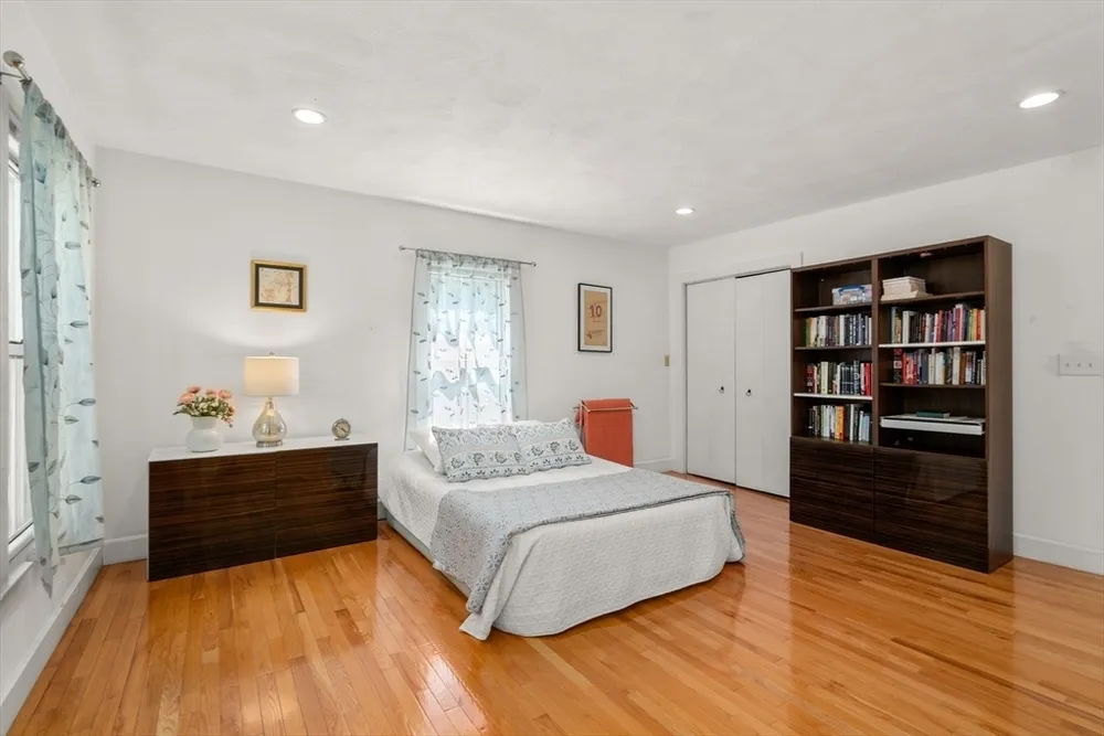 5 Spring St, Medfield, MA 02052