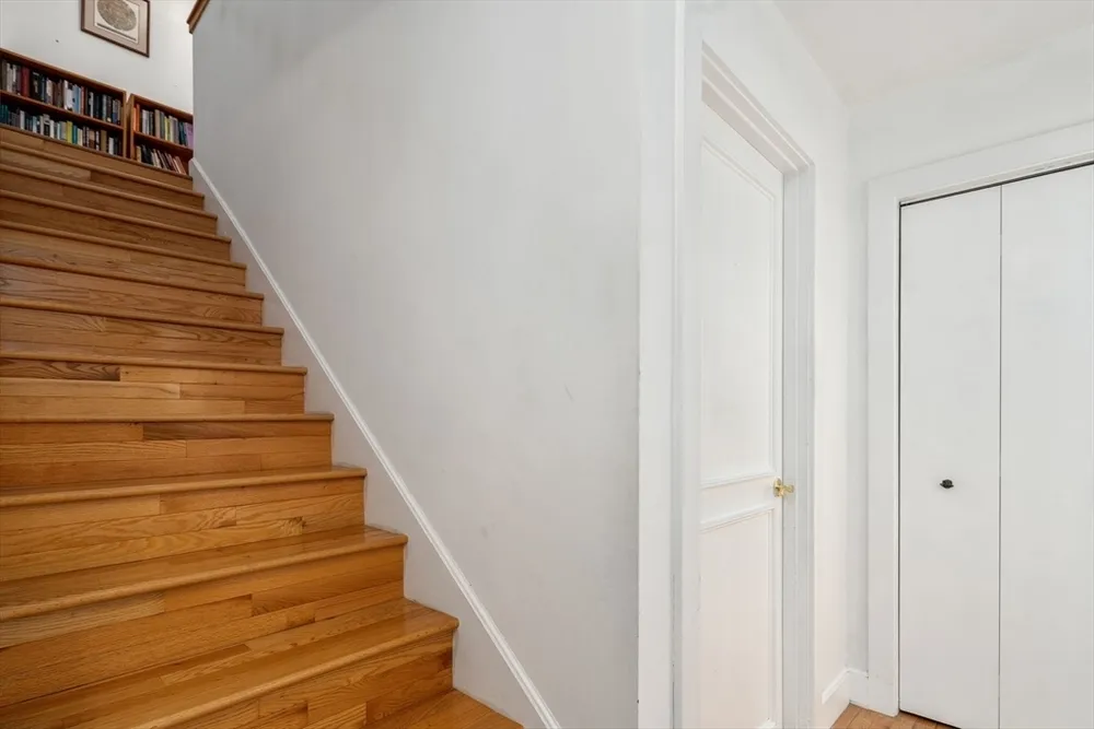 5 Spring St, Medfield, MA 02052