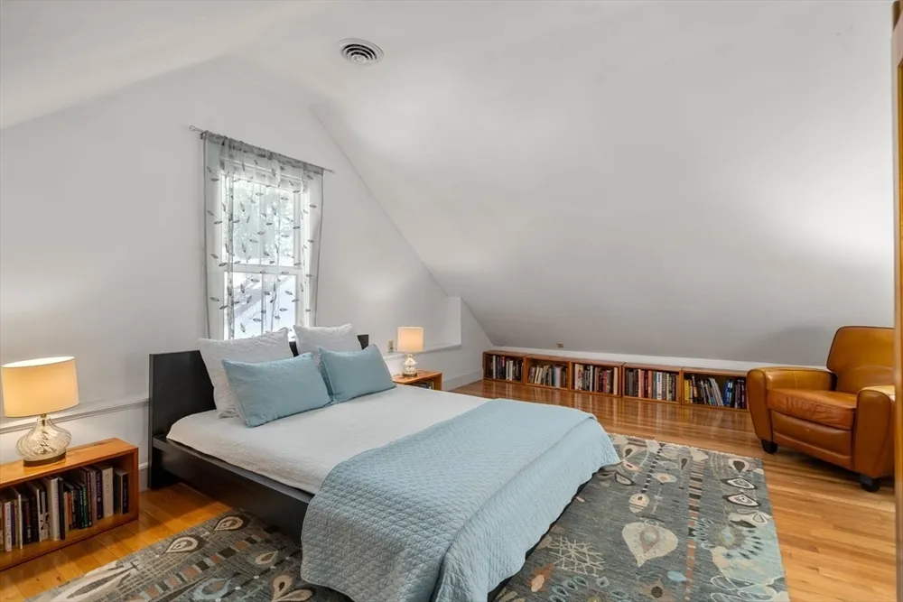 5 Spring St, Medfield, MA 02052