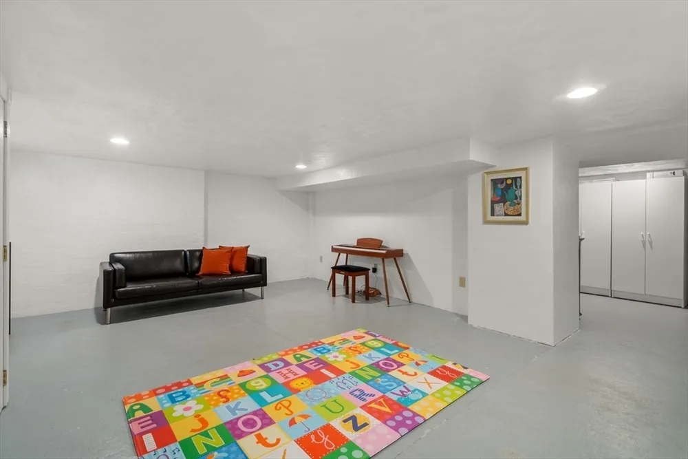5 Spring St, Medfield, MA 02052