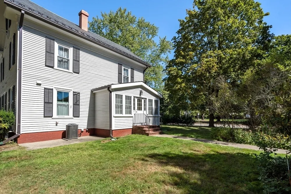 5 Spring St, Medfield, MA 02052
