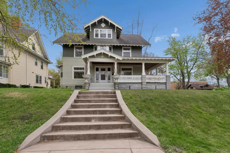 1732 Summit Ave, St Paul, MN 55105