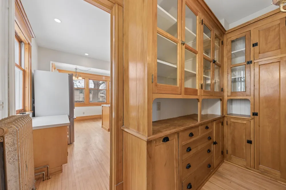 1732 Summit Ave, St Paul, MN 55105