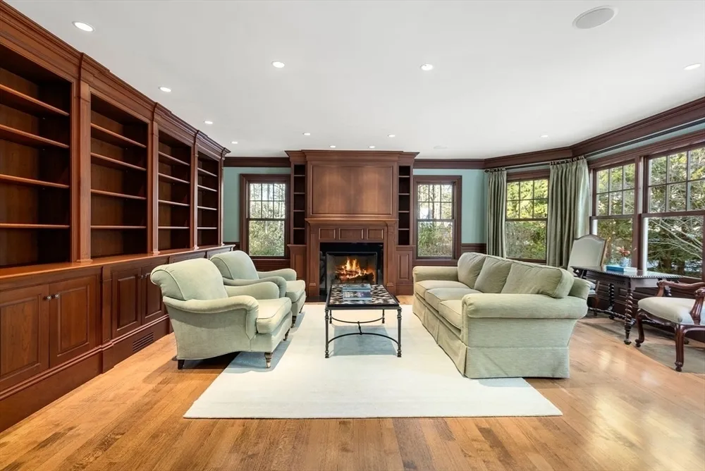 182 Winding River Rd, Wellesley, MA 02482