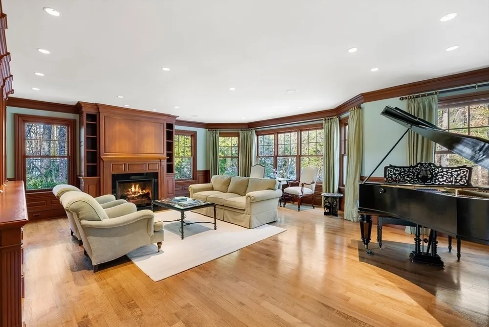182 Winding River Rd, Wellesley, MA 02482