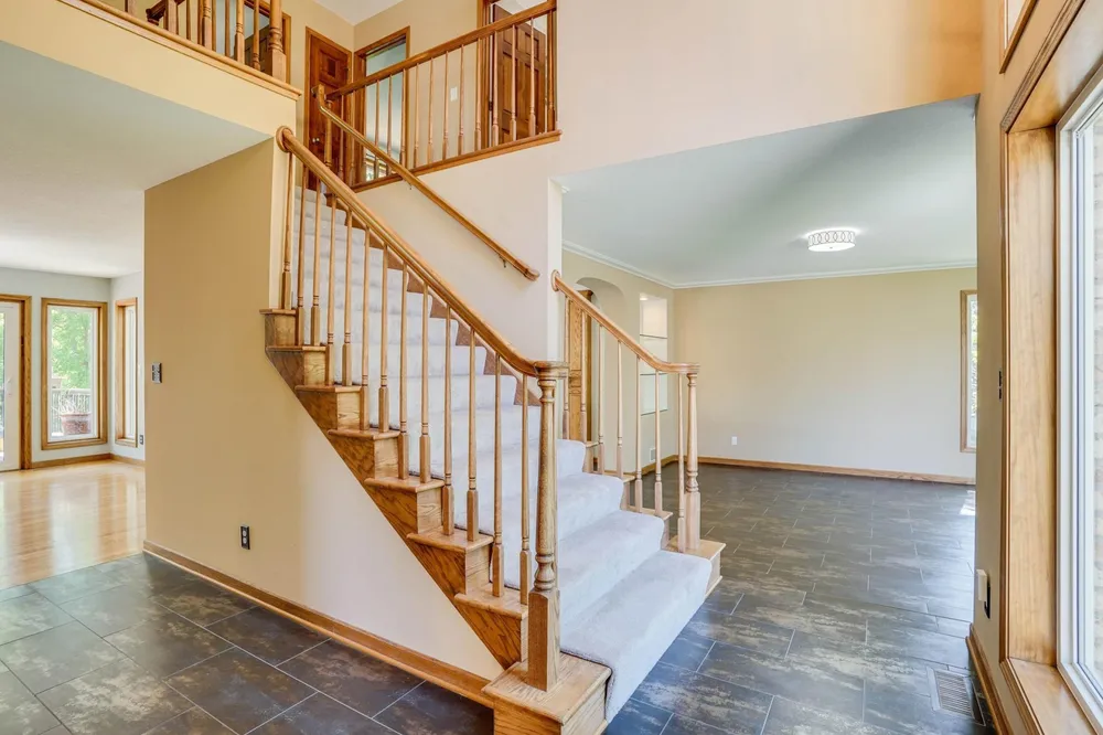 8973 Knoble Ct, Eden Prairie, MN 55347