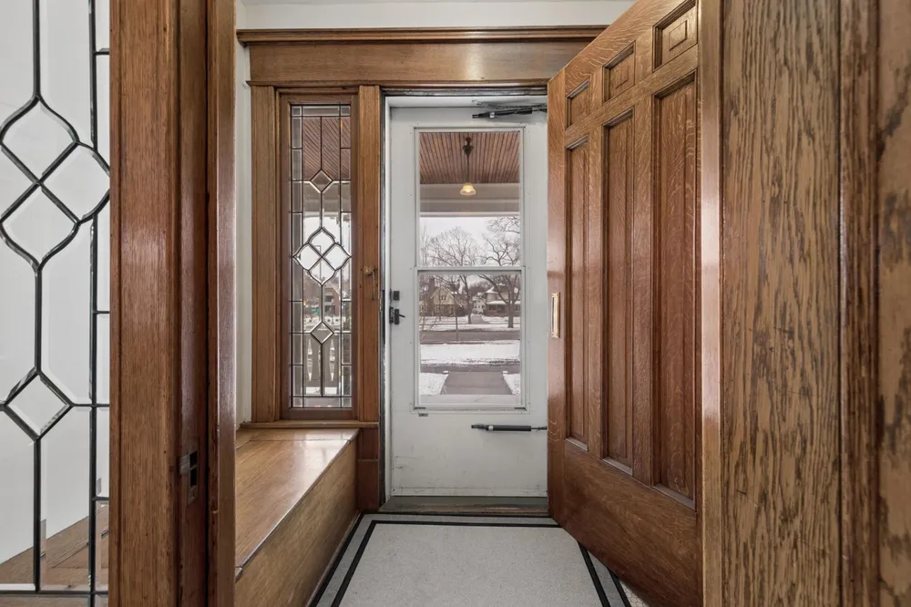 1732 Summit Ave, St Paul, MN 55105