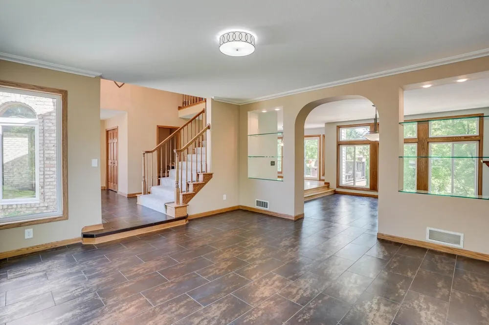 8973 Knoble Ct, Eden Prairie, MN 55347
