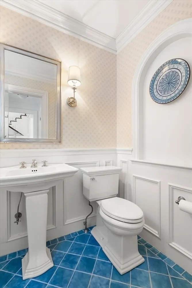 182 Winding River Rd, Wellesley, MA 02482