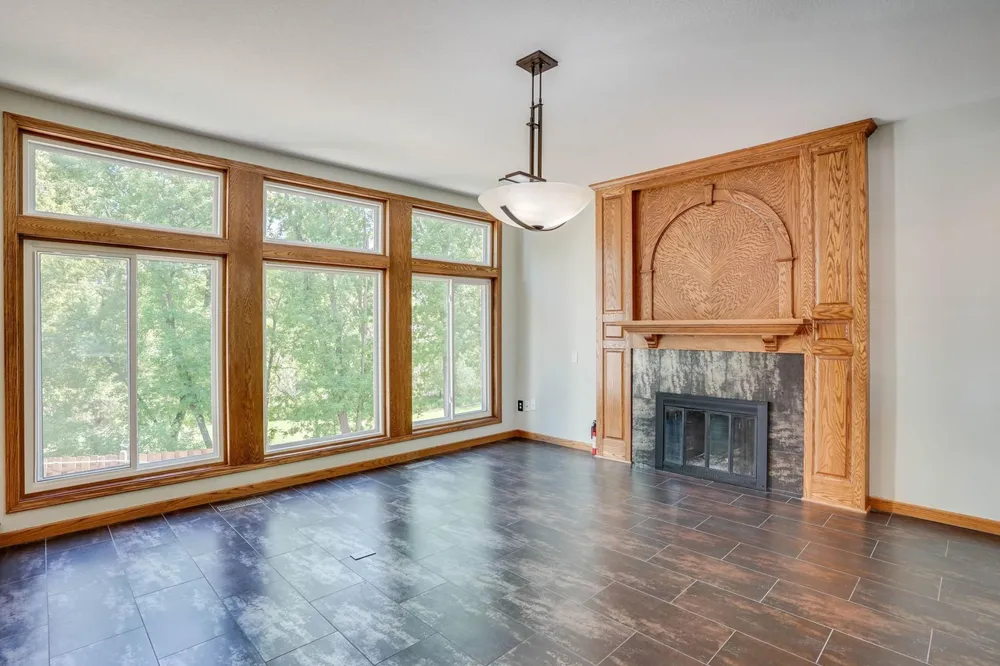 8973 Knoble Ct, Eden Prairie, MN 55347