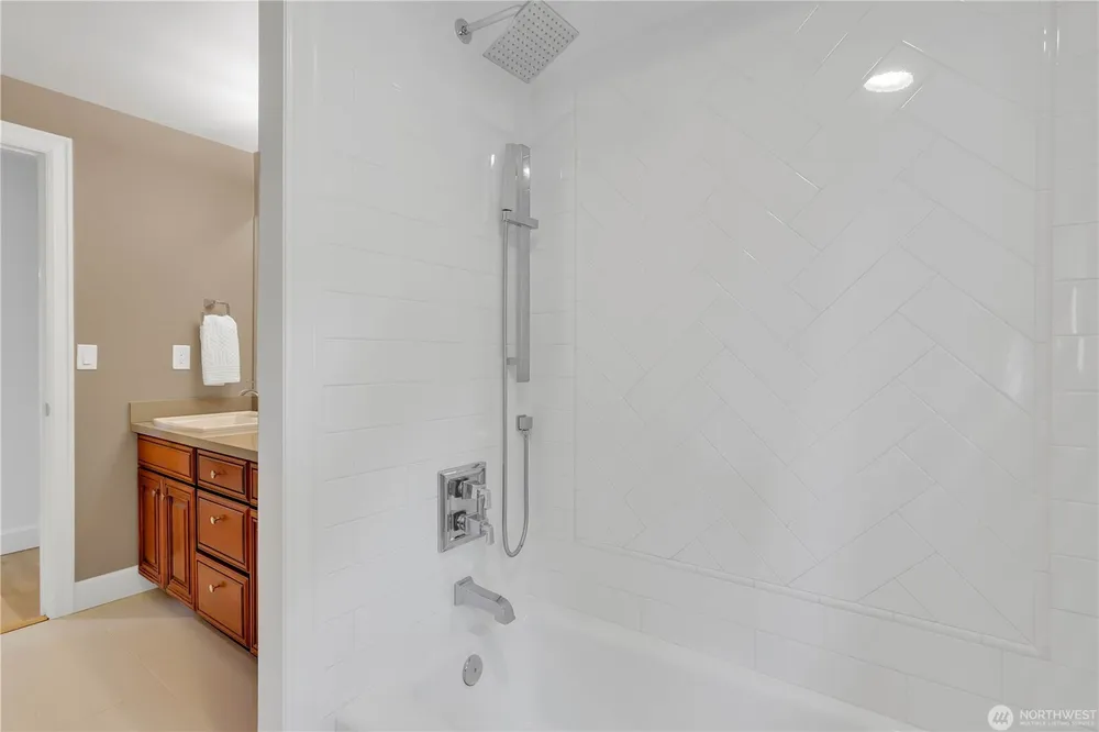 535 208th Ave NE, Sammamish, WA 98074