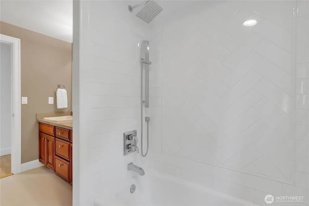 535 208th Ave NE, Sammamish, WA 98074