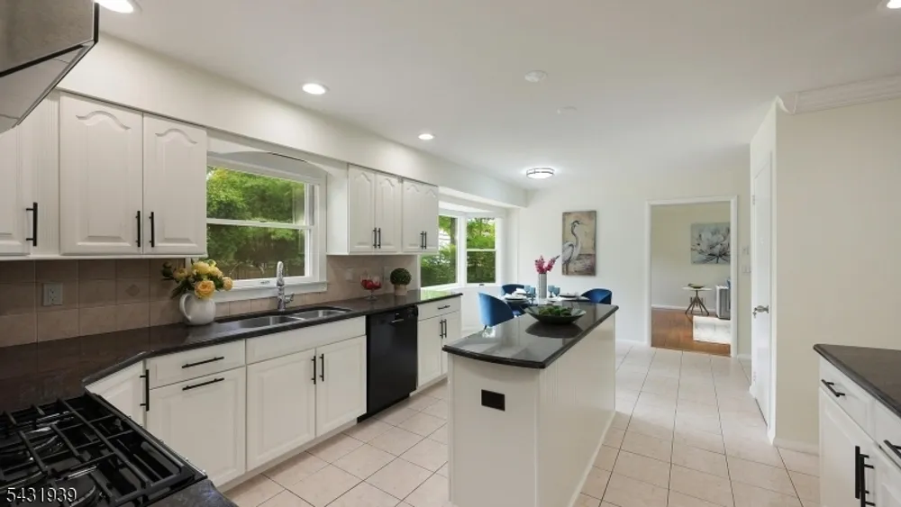 9 Starlite Ct, Westfield, NJ 07090