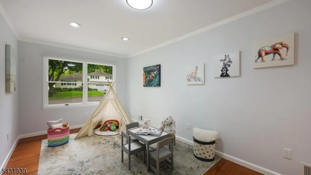 9 Starlite Ct, Westfield, NJ 07090