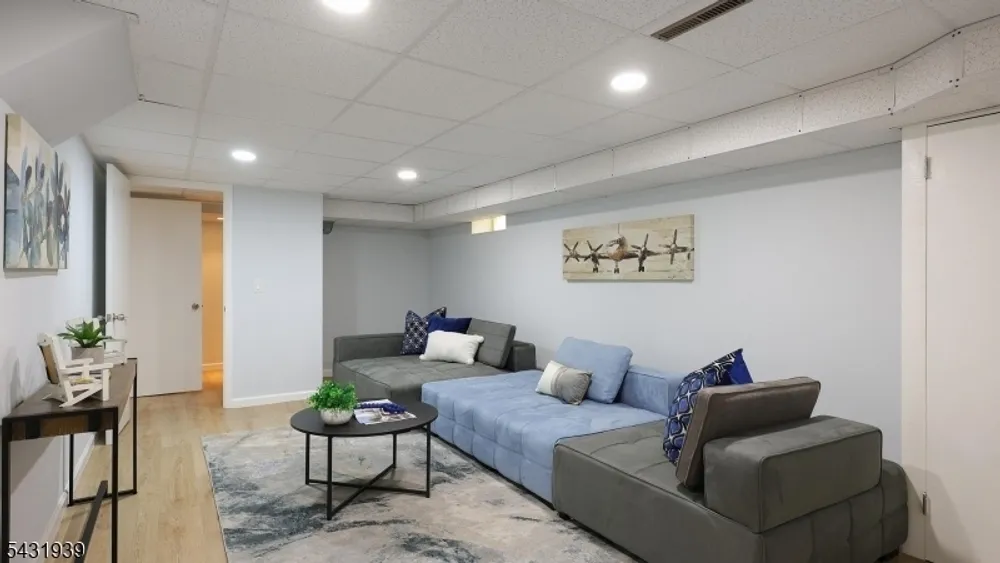9 Starlite Ct, Westfield, NJ 07090