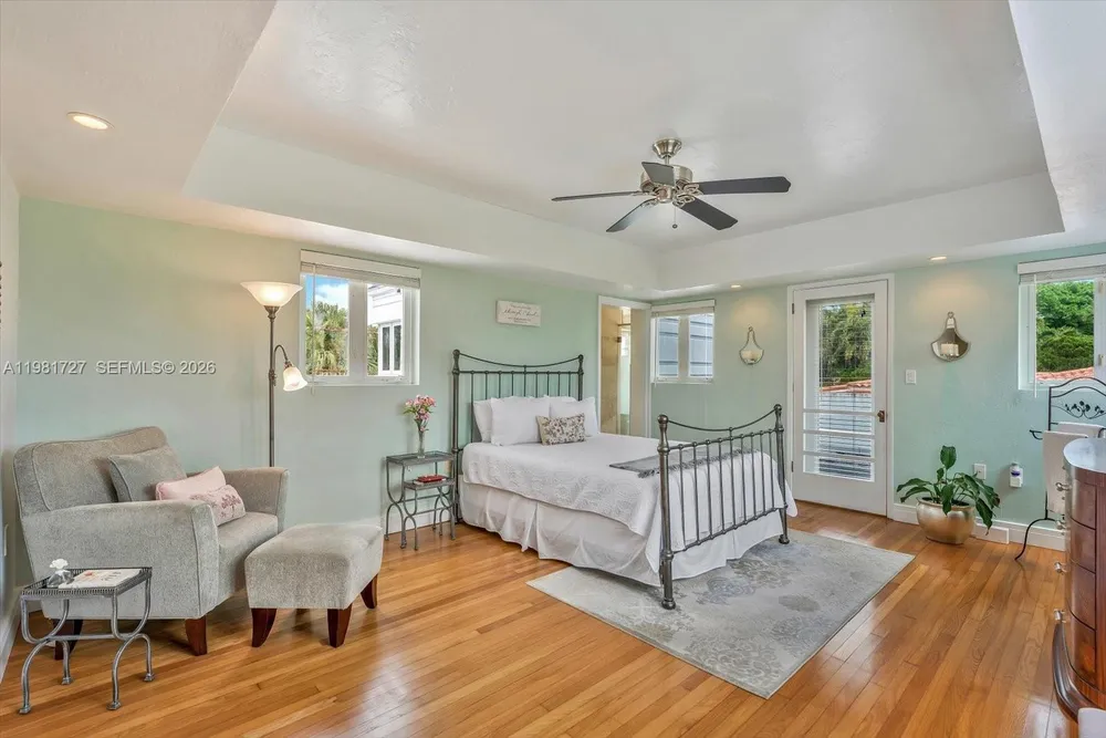 1021 N Greenway Dr, Coral Gables, FL 33134