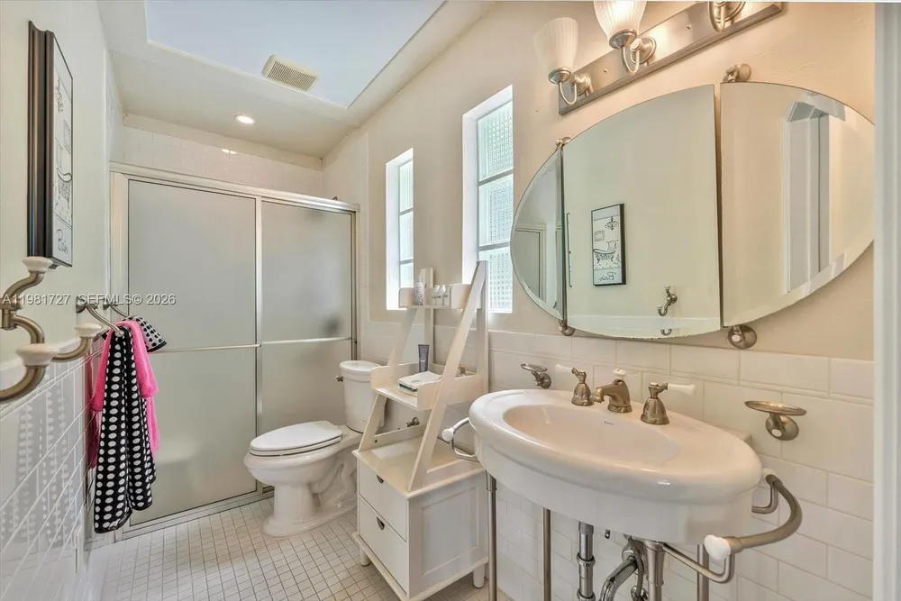 1021 N Greenway Dr, Coral Gables, FL 33134