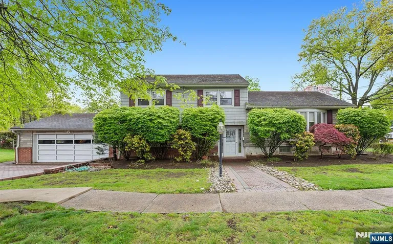 339 Beechwood Rd, Oradell, NJ 07649