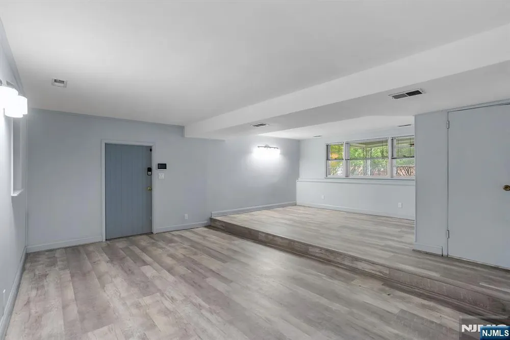 339 Beechwood Rd, Oradell, NJ 07649